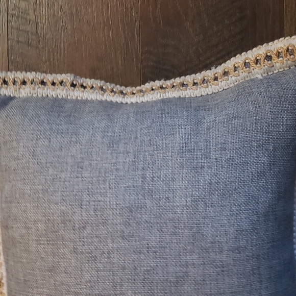 2 Accent Pillows - Picture 3 of 3